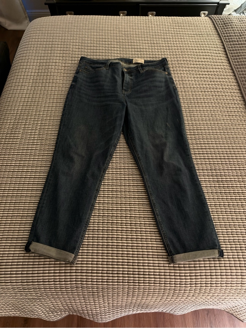 Women's Dark Wash Boyfriend Jeans - Rolled Cuff Casual Fit